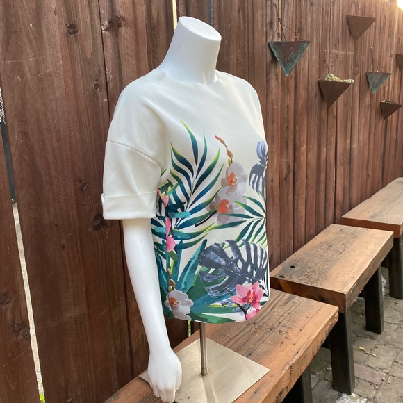 MADE IN ITALY I Floral & Leaf Short Sleeve Blouse - Picture 2 of 8